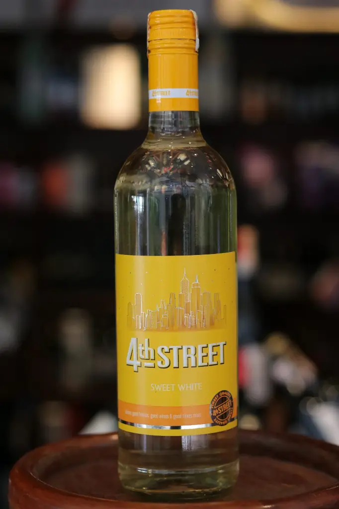 4TH STREET NATURAL SWEET WHITE  750 ML